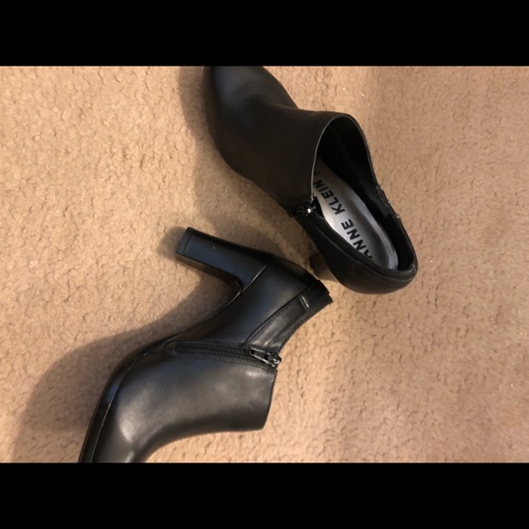 Anne Klein booties. 7.5 M 4” heel. Black - Picture 3 of 4